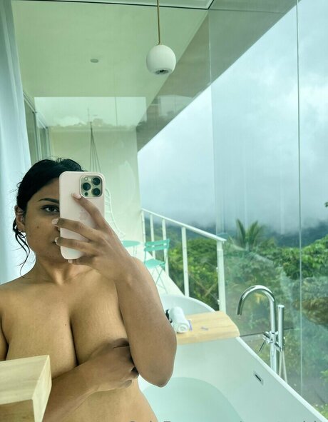 Miss Patel star du porno nue archive