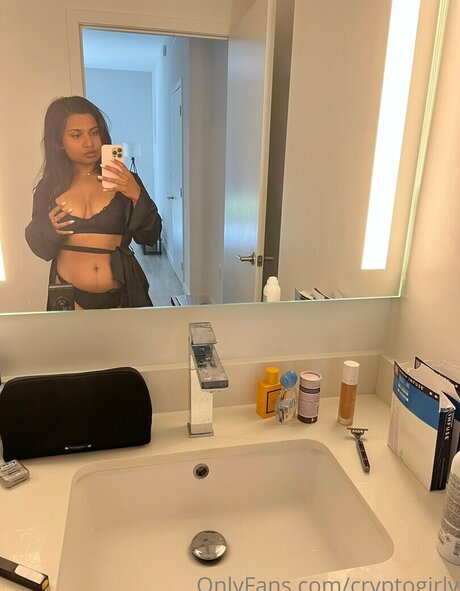 Miss Patel étoile hd galeries