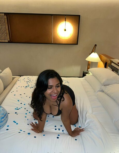 Miss Patel actrice sexy image