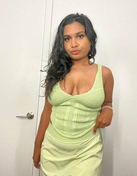 Miss Patel star du porno gratuite collection