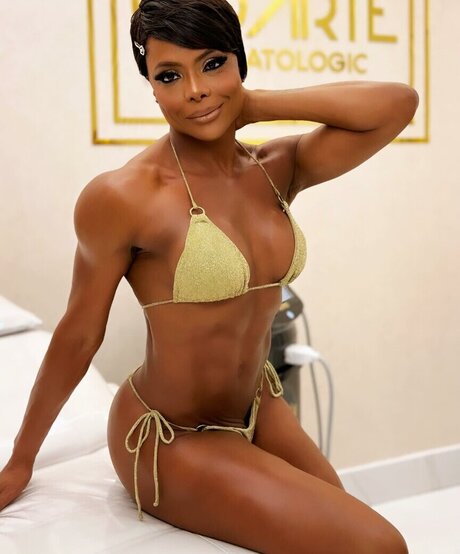 Adriana Bombom actrice érotique image