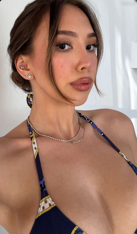 fans asiatiques célèbres nu chaud images