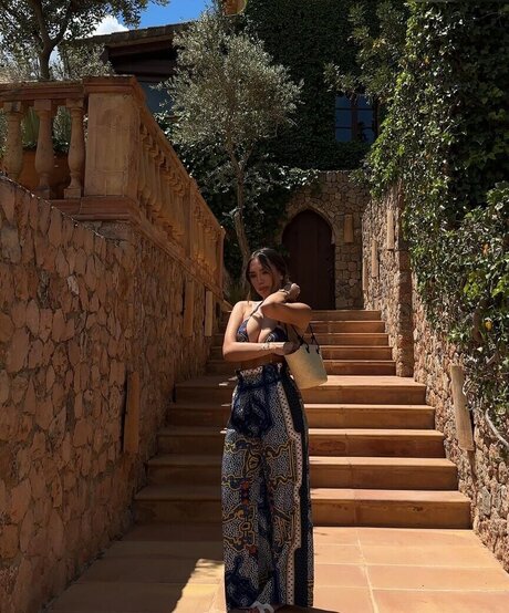 Adorable Caro star du porno exclusive photos