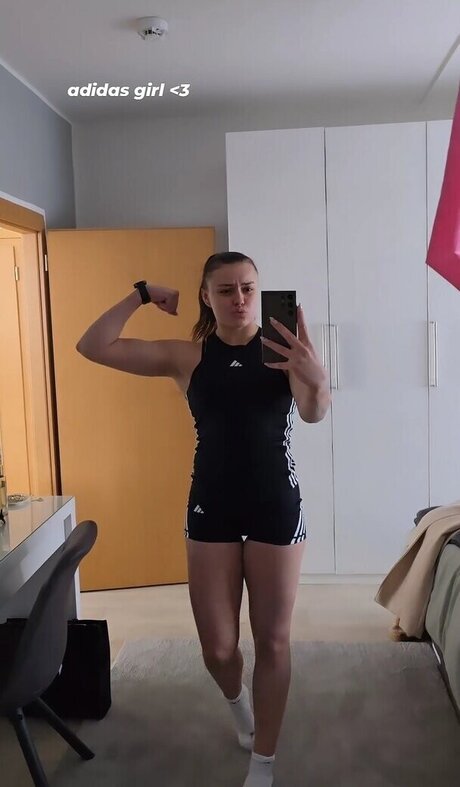 fille courbée dà côté onlyfans adulte gratuit images