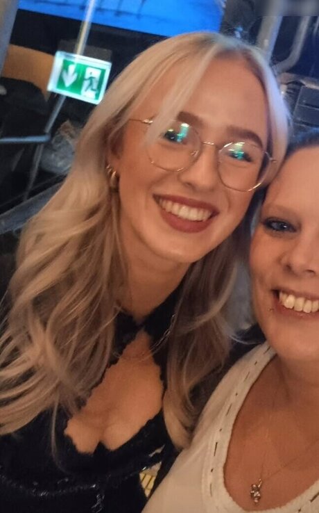 Emely Winkler star pornographique photo