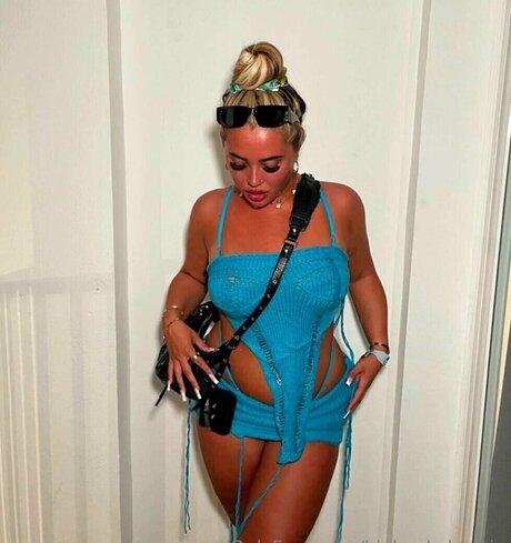 Bigboobzbarbie star du porno de haute qualité photo