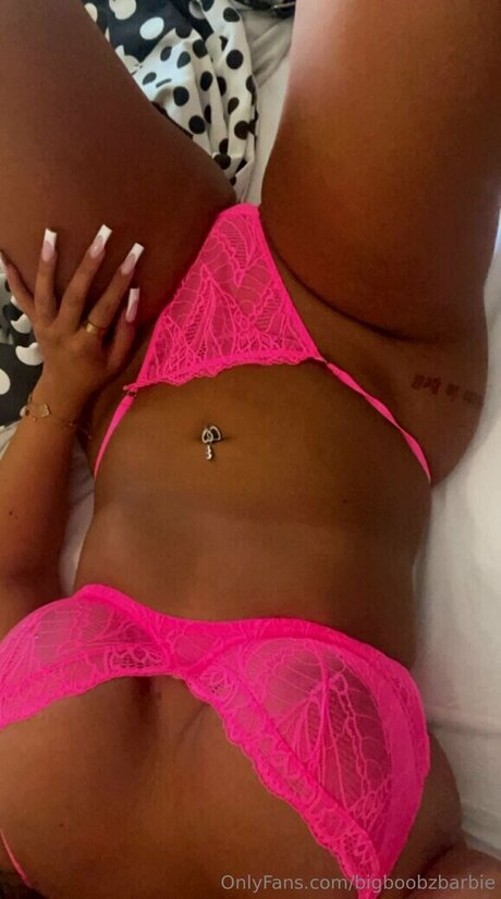 Bigboobzbarbie star du porno parfaite galerie