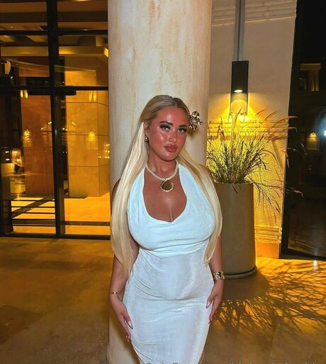 Bigboobzbarbie étoile de l'art photo