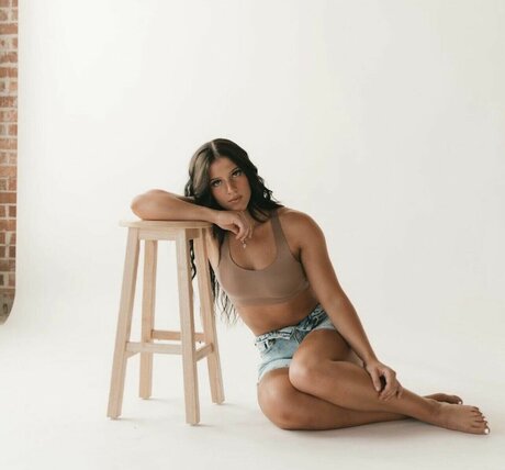 Allison Royalty étoile nue img