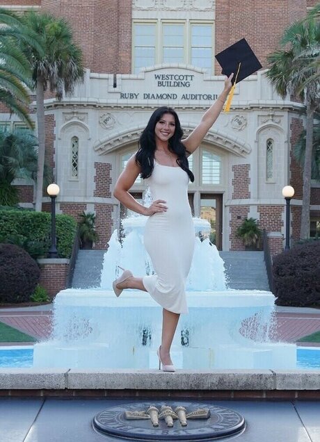 Allison Royalty modèle joli archive