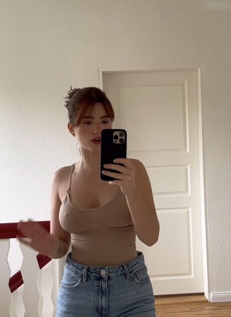 adolescent maigre onlyfans chaud et sexy images