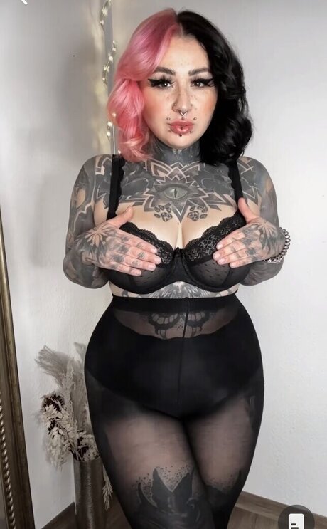 grand-mère onlyfans haut sexy photo