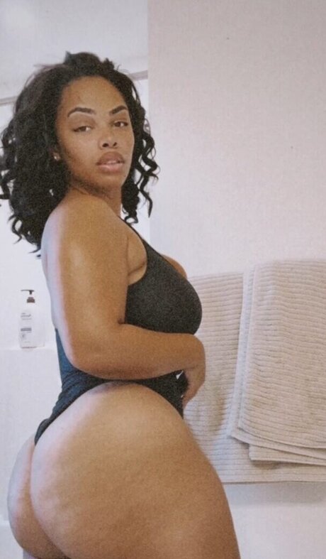 trio à gros seins onlyfans nus images