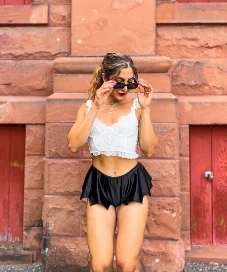 milf aux cheveux noirs onlyfans pornographique parfait img