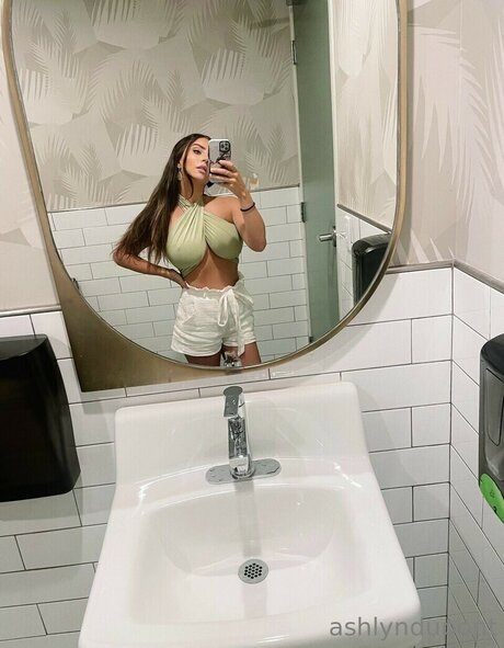 fans asiatiques sexy uniquement haut por des photos