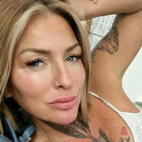 actrice onlyfans assez pornographique des photos