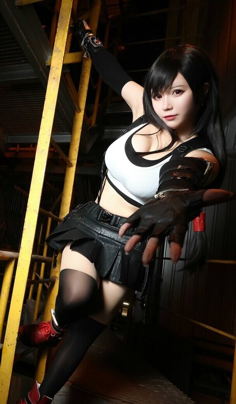 Tifa Cosplay actrice exclusive images