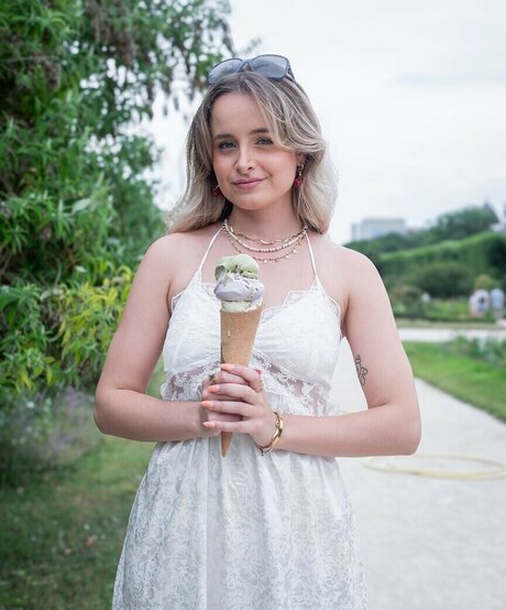 Camille LV art modèle galeries