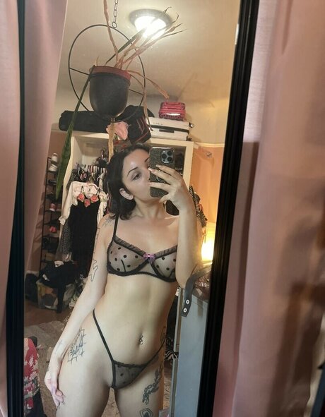 Madeline Goldstien mannequin img