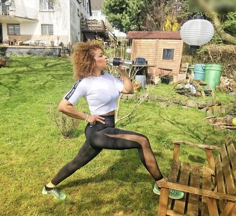 Diana Schneider star pornographique des photos