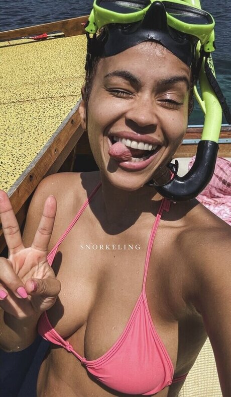 plage seins nus onlyfans sexe de haute qualité photos