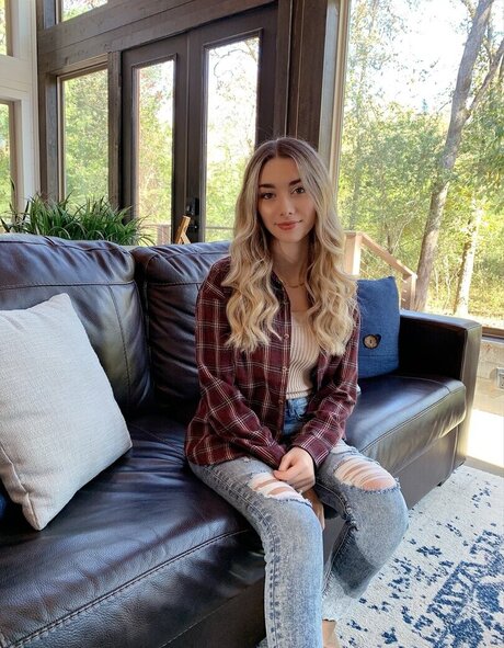 SommerSet modèle nu des photos