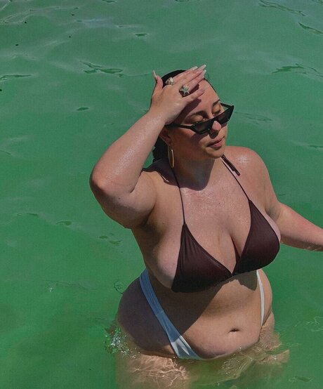 isurfavpisces actrice chaude img