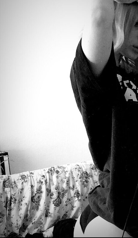 Skinwalkerleyla star pornographique galerie