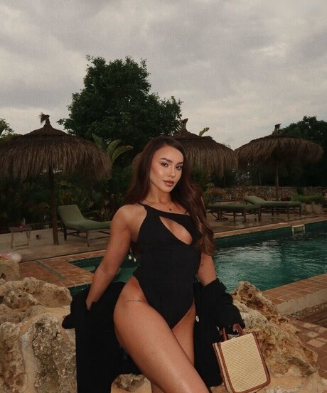 fans réservés aux adolescents belle nue archive