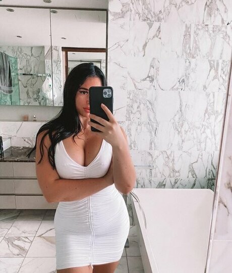 Izzy Davies star pornographique photos