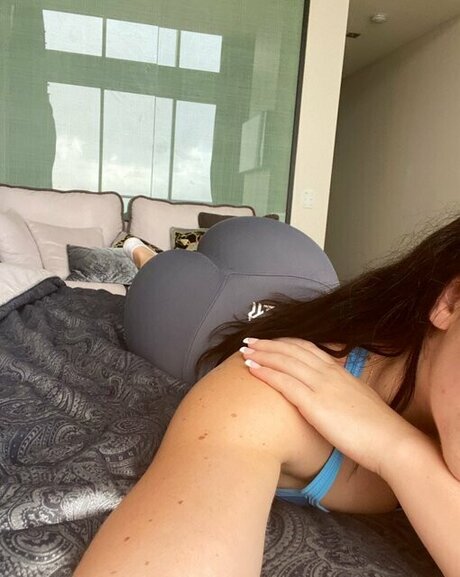 Izzy Davies jolie actrice images