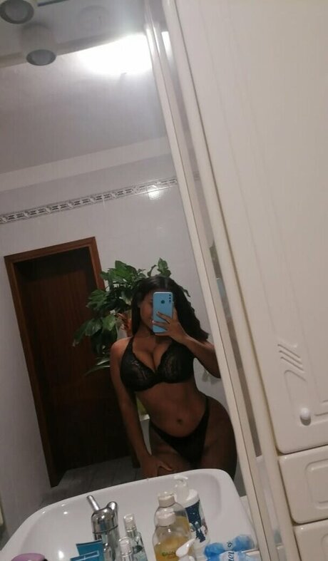 Mery Gatti étoile chaude images