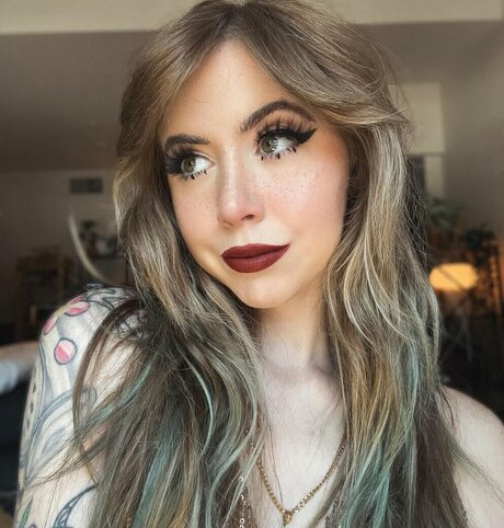 Nyybeats modèles nus galerie