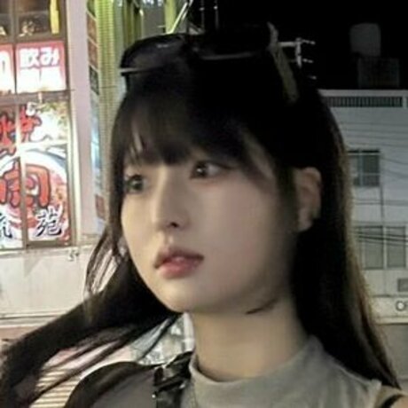 Momoka Akari sexe star du porno des photos