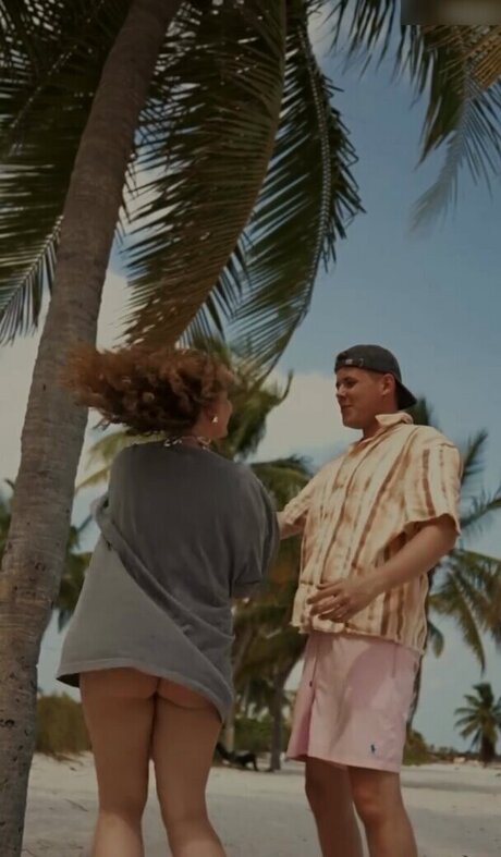 brunette onlyfans bel art image