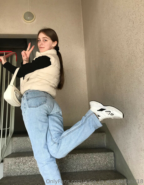 Alice in wonderland18 sexe star du porno photos