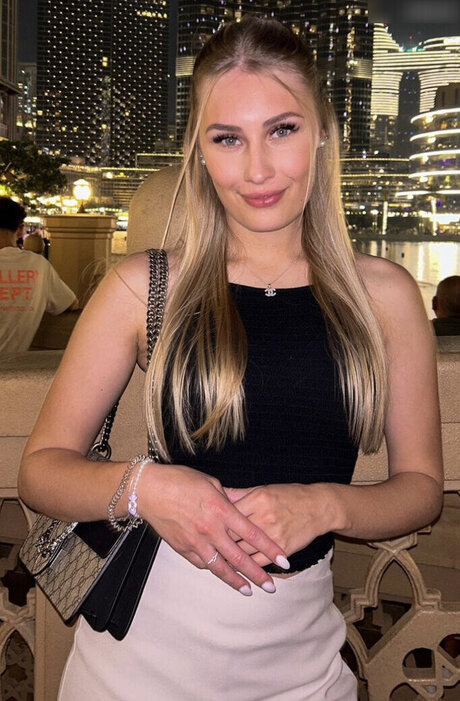 Sasette modèle de sexe galeries