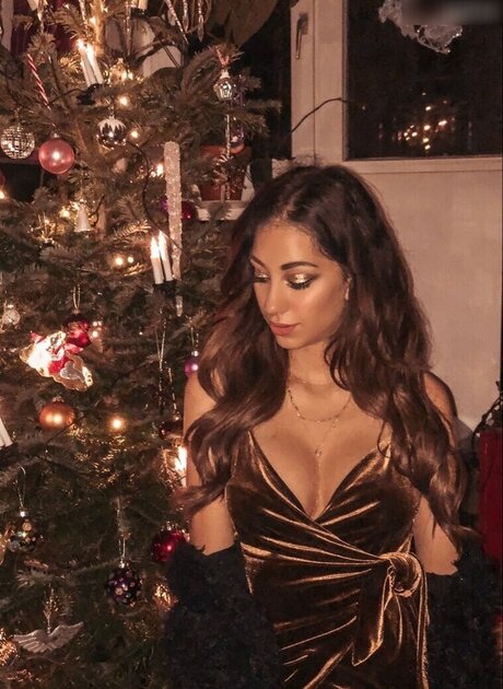 Amira Wirth modèle sexy galeries