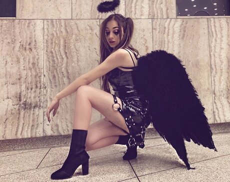 Amira Wirth star du porno exclusive images