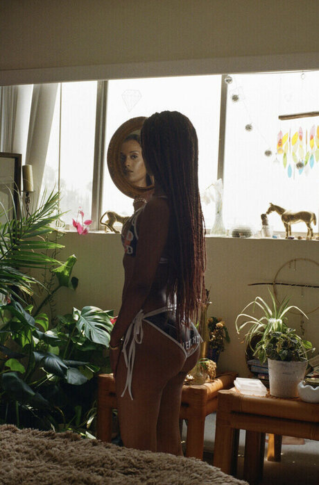 Honnete Bas beau modèle photo