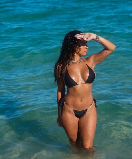 Korina Maiyaa étoile de l'art images