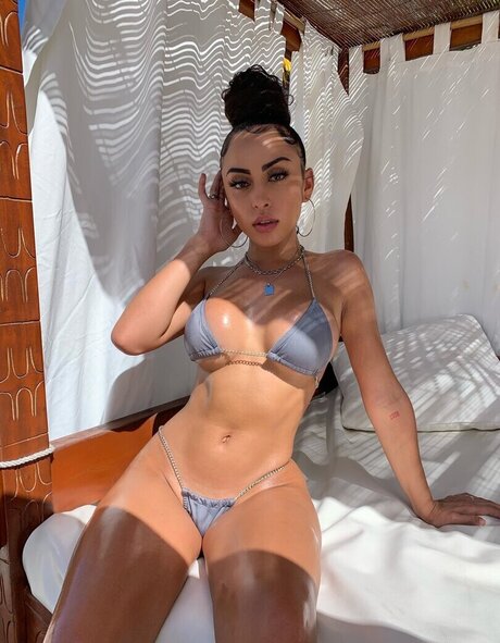 Korina Maiyaa star du sexe galeries