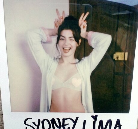 Sydney Lima modèle sexy archive