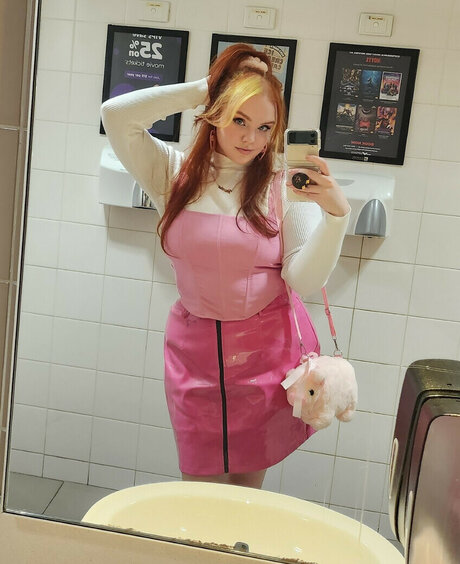 Elizabethdangerx mannequin img