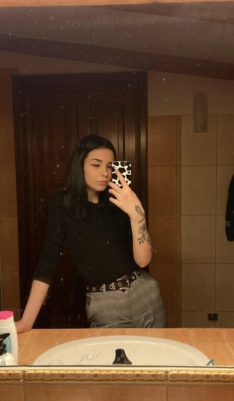 look at ashley modèle exclusif img