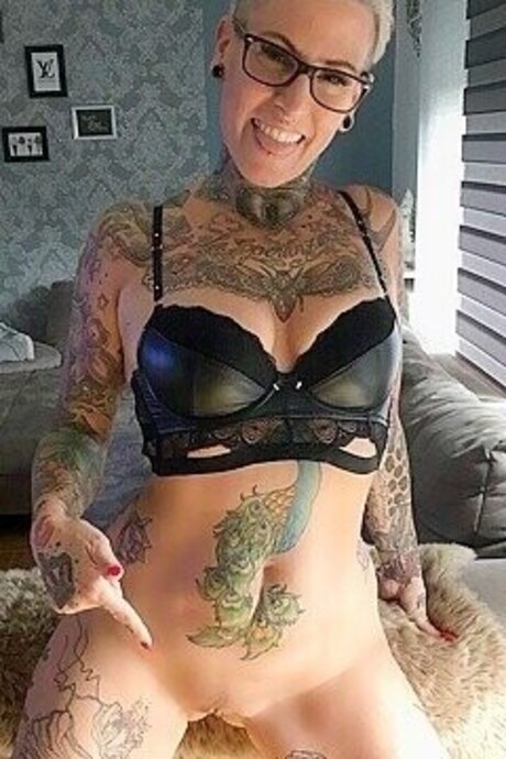Cat Coxx star du porno en haute qualité archive