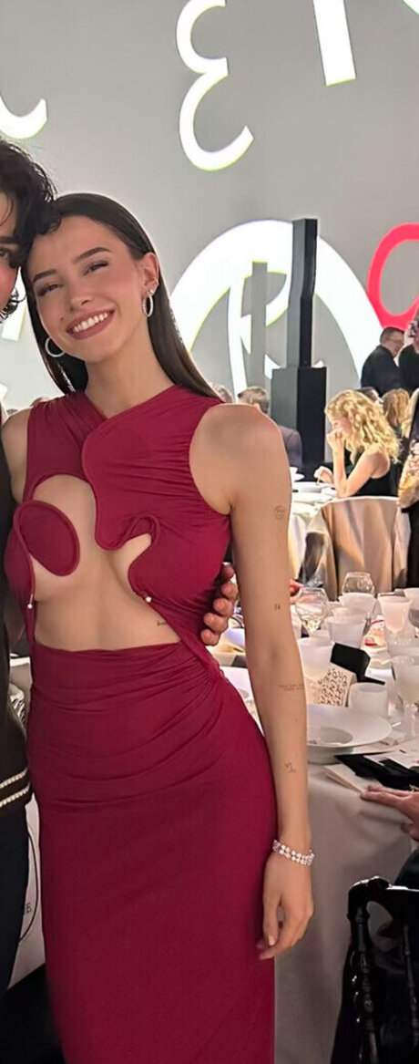 L a Elui actrice chaude img