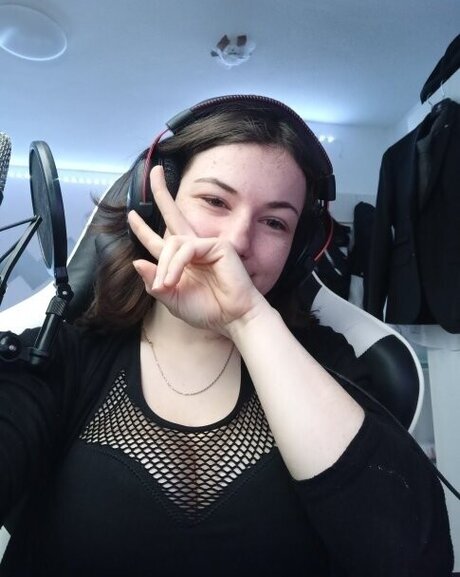 eAngi02 star du porno gratuit archive