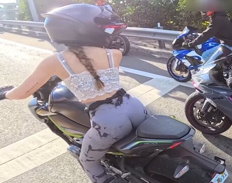 joysemmi actrice chaude archive