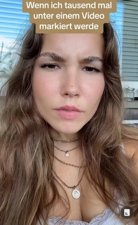 blonde aux gros seins onlyfans hd exclusif image